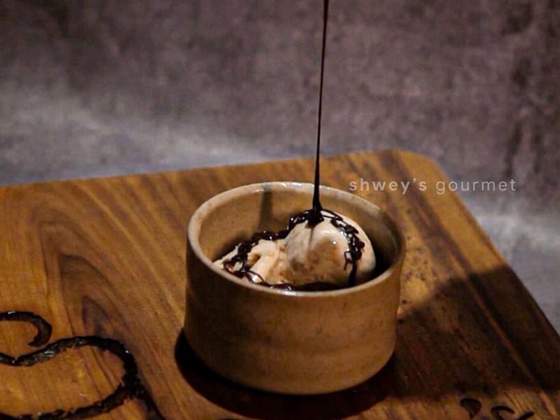 Vanilla brownie ice cream  in Edapally, Ernakulam, kochi